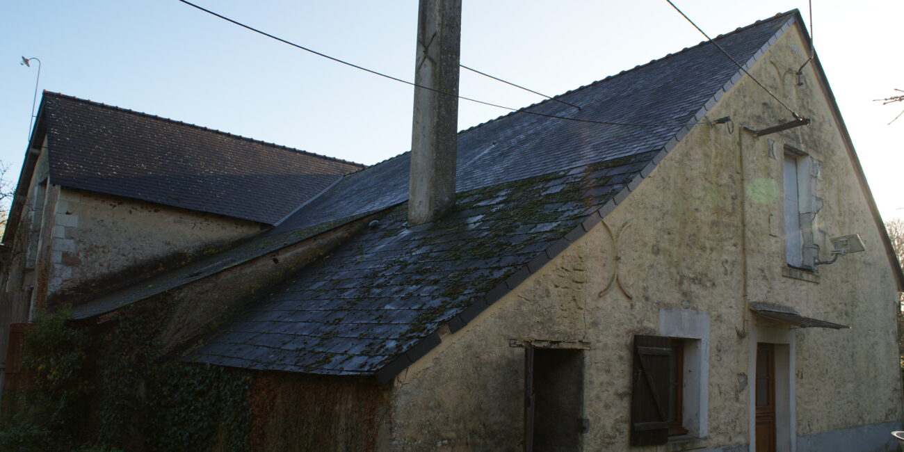 Vue extérieur du côté de la maison avant travaux